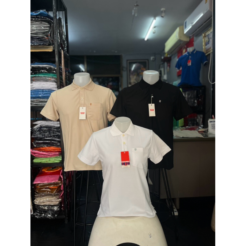 VESSEL เสื้อโปโล-รุ่นมีกระเป๋าปักสิงห์เล็ก ทรงชาย-ทรงหญิง