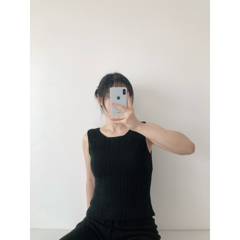MOMOKA.KNIT🍑 เสื้อไหมพรมแขนกุดลายผ้าร่อง สไตล์ Minimal Y2K