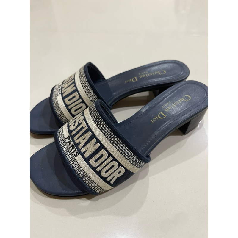 รองเท้าแตะดิออ Dior Dway Heeled Slide size38ยาว24เซน มือสอง ของแท้ 100% ไม่มีอุปกรณ์ค่ะ