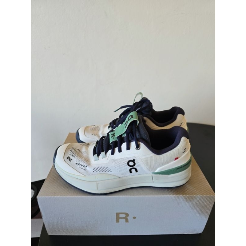 ส่งต่อOn Roger Pro Tennis shoe 8.5US