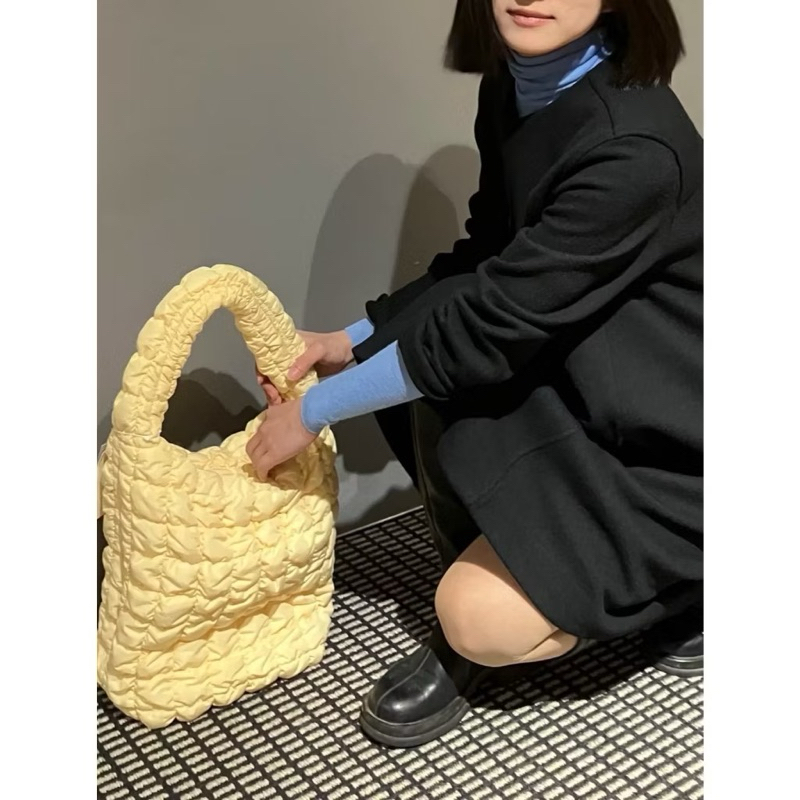 (พร้อมส่ง) กระเป๋า Cos Quilted Mini Tote สี Light Pink/Light Yellow/Dark Mole ของแท้100% - รูปที่ 3