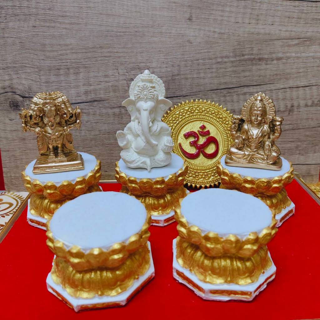 MT-HM2F ฐานบัวทองยกสูง 2 นิ้ว งานแฮนเมด ลงสีทอง สำหรับ วางองค์ ขนาดเล็ก 2-2.5 นิ้ว ราคาต่อ ชิ้น