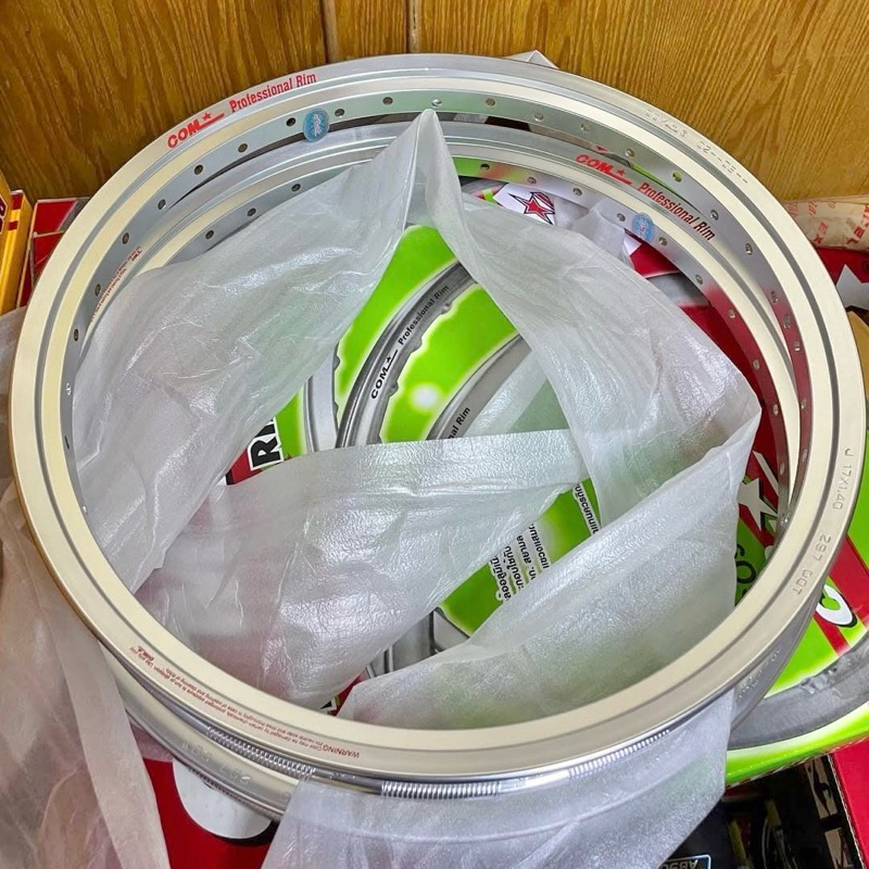 ล้อทรงเอ 1.40x17 สีเงิน โลโก้แดง คอมดาวแท้ Aragon กล่องเขียว (1คู่)