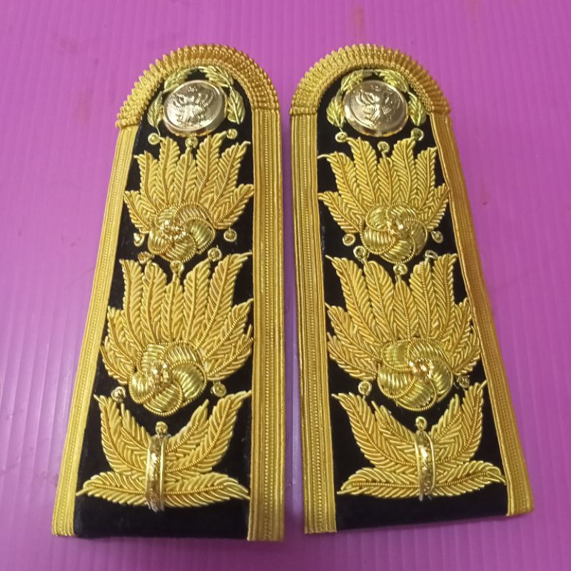 บ่าชั้นพิเศษ ช่อชัยพฤกษ์ ชาย-หญิง