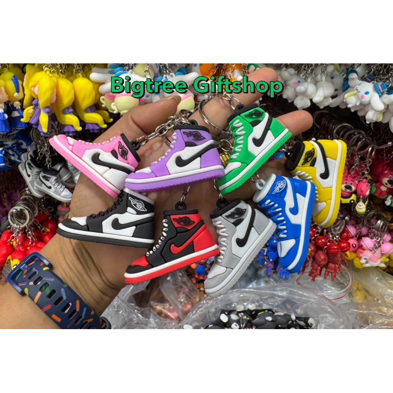 พวงกุญแจลายรองเท้าไม่มีกระดิ่งคละลาย1โหล12ชิ้น