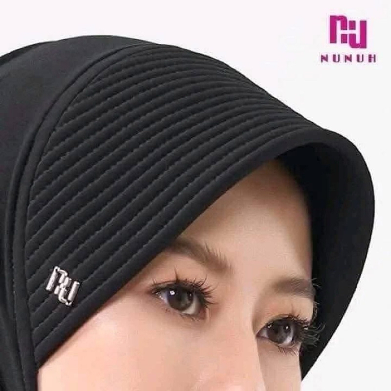 NUNUH CLASSIC ผ้าคลุมฮีญาบแบบสวมสำเร็จคลาสสิค ปัก NU ทรงฟองน้ำ (ไม่มีกุน)