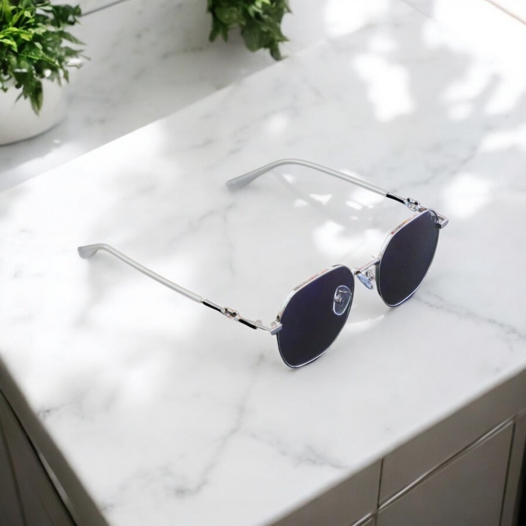 แว่นตาสายตายาว เลนส์ 2ชั้นออโต้ รุ่น KARUN การันต์ 73070 ในร่มเลนส์ใสออกแดดเปลี่ยนสีเทาดำ