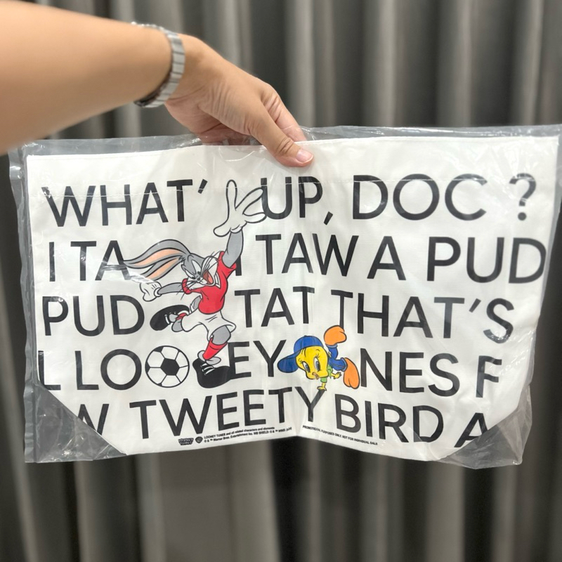 ‼️(โค้ดลด20% เหลือ151.-)‼️กระเป๋าผ้า ลาย Looney Tunes จาก UNO Official Thailand‼️พร้อมส่ง