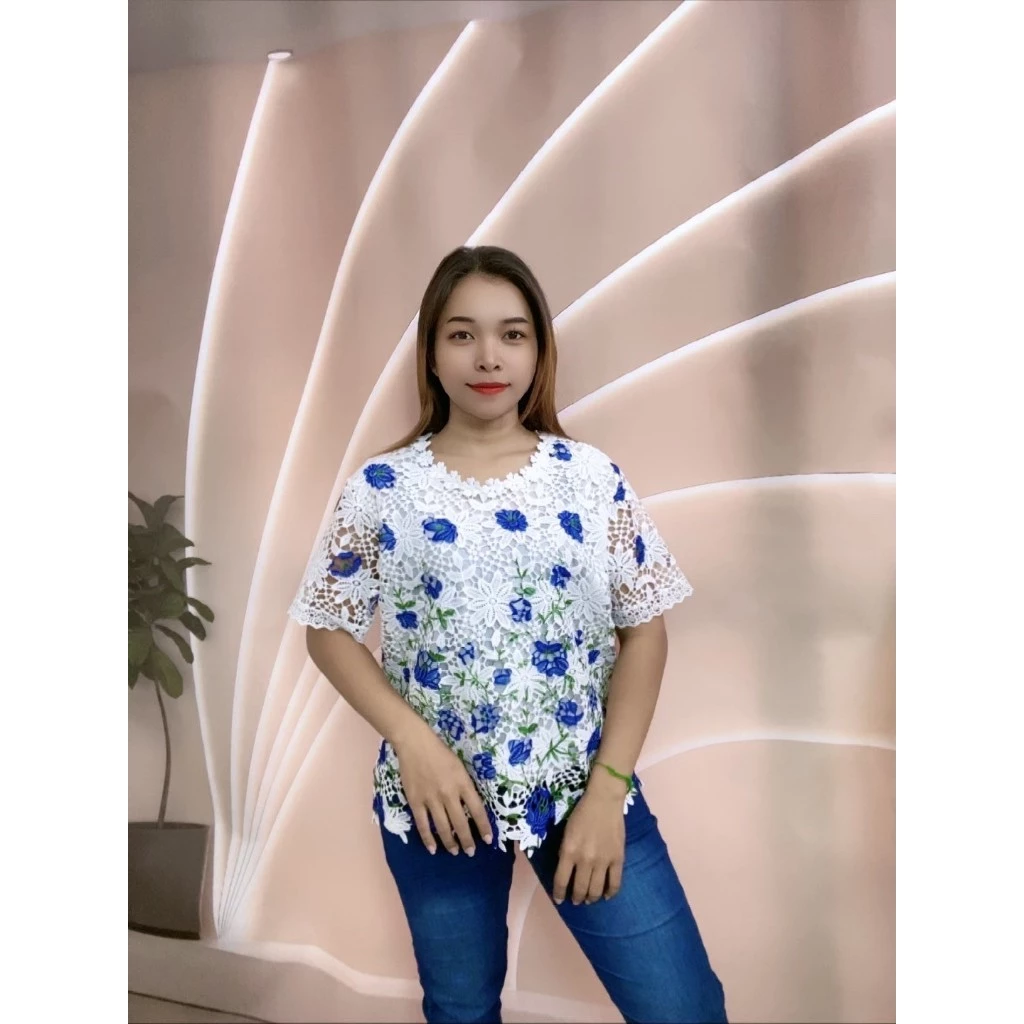 เสื้อลูกไม้ลายดอก รุ่น41 แขนสั้น คอกลม มีซับใน อก42นิ้ว thumbnail 4