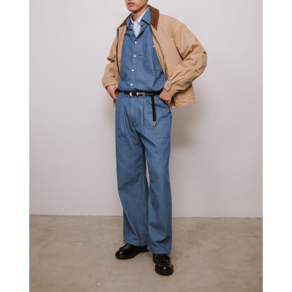 Denim Wide Shirt in Blue | เสื้อเชิ้ตทรงหลวม ผ้าเดนิม สีน้ำเงิน - รูปที่ 3