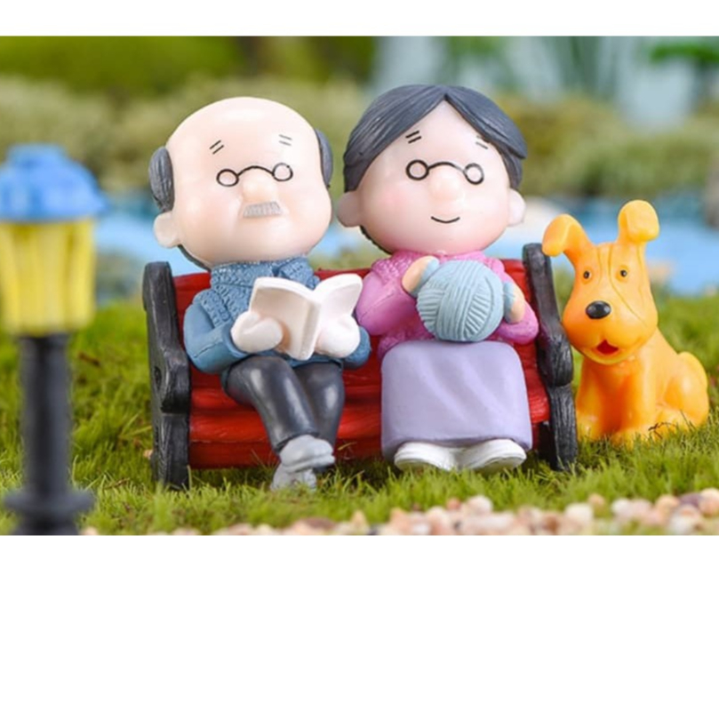 คุณตาคุณยายนั่งเก้าอี้แดงถือไหมพรม  ตุ๊กตาแต่งสวน  ตุ๊กตาจัดสวนถาด