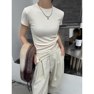 T-shirt เสื้อยืดคอกลม ดีเทลเข้ารูปตามตัว ทรงสวย งานผ้าcotton…