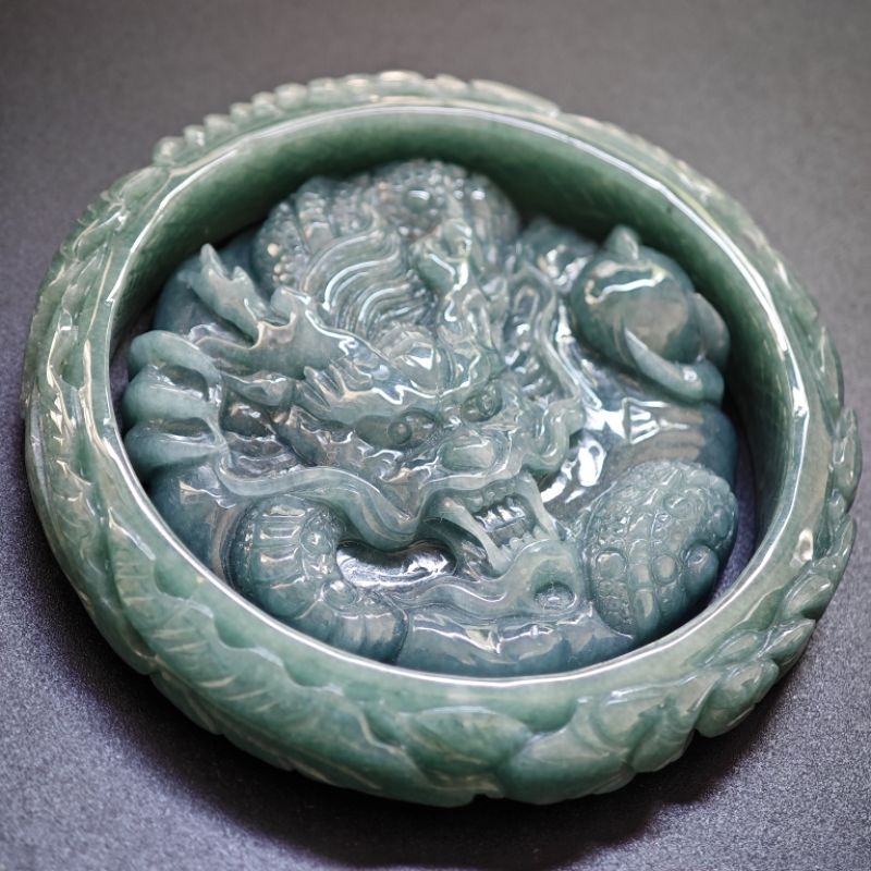 กำไลหยกแกะสลักลายมังกร ไซส์58 พร้อมแกนกลางหยกแท้ jadeite type a