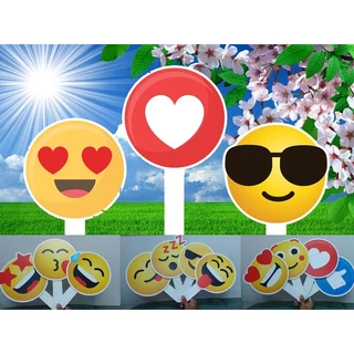 P495 ป้ายถือ Emoji อีโมจิ, จะงานไหนๆ ให้ป้ายบอกความรู้สึกที่มีไปเลย, มีหลากหลายรูปแบบ + ด้ามถือ‼ ขนาด 20*20 cm