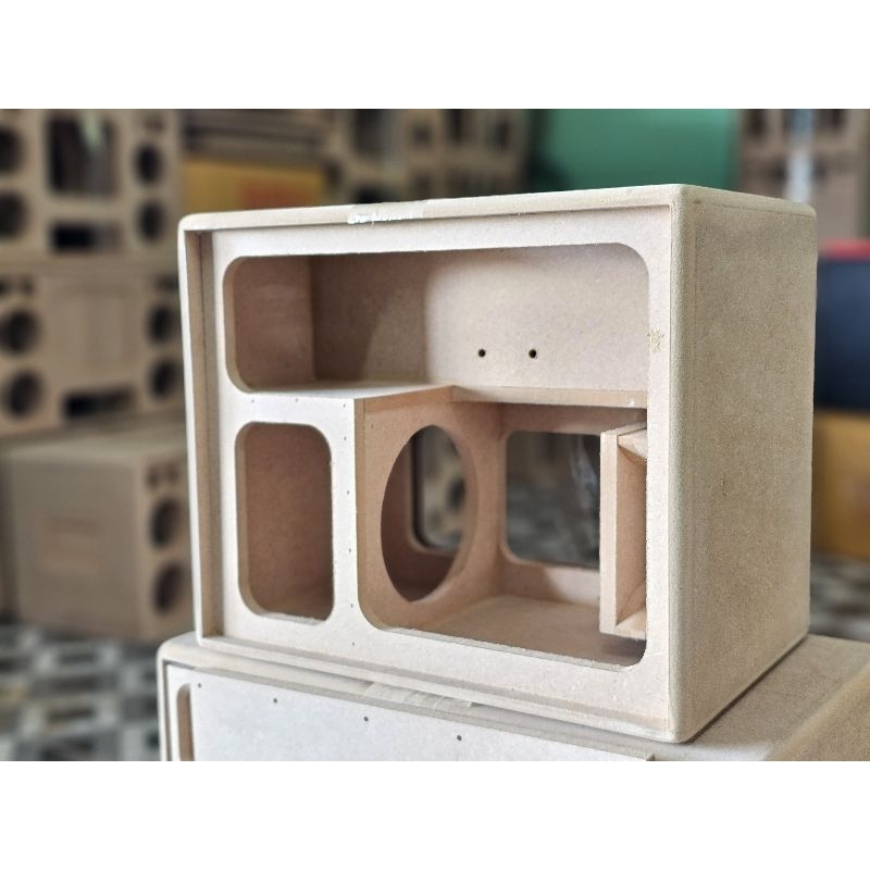 ลำโพง แบนพาส 6.5  รุ่น424new กระแทกข้าง พร้อมอคิริคหน้า กลาง 4 นิ้ว 2 ดอก เสียงแหลม 2นิ้วhk 2ดอก  เพลท 6×26 ไม้12มิล