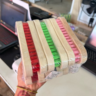 แปรงซักผ้าไม้ขนสี แพค12ชิ้น คละสีสุ่มยี่ห้อ