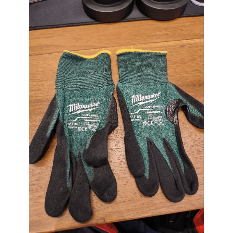 ถุงมือ Milwaukee กันบาด 1 CUT1 ไซส์ M รุ่นลิมิเตดไม่มีขายทั่วไป ไม่ใช่ของปลอม คนวงในเค้ารู้ๆกัน