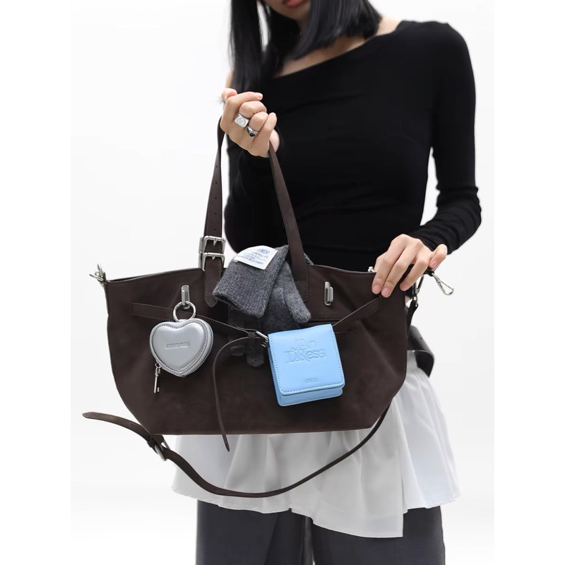 (พร้อมส่ง) กระเป๋าJandress รุ่น Gallini Velvet Tote bag🤎Size:S กระเป๋าสะพายข้าง