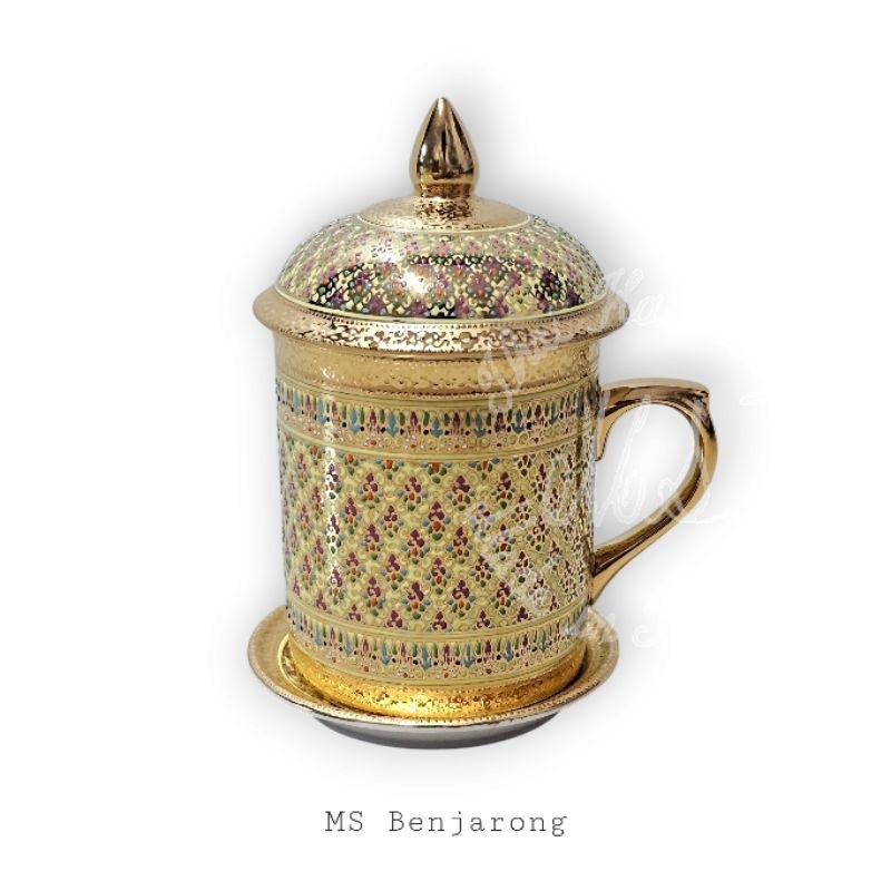 **สั่งทำใช้เวลาทำนาน แก้วมัคเบญจรงค์ ผสมทองนูน | ***Made by oreder long time for prepare,Mug Benjarong + Gold |