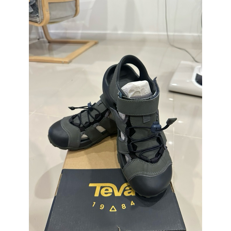 รองเท้าเดินป่า Teva size UK6 สีเทาดำ เบาสบาย กระชับ คล่องตัว