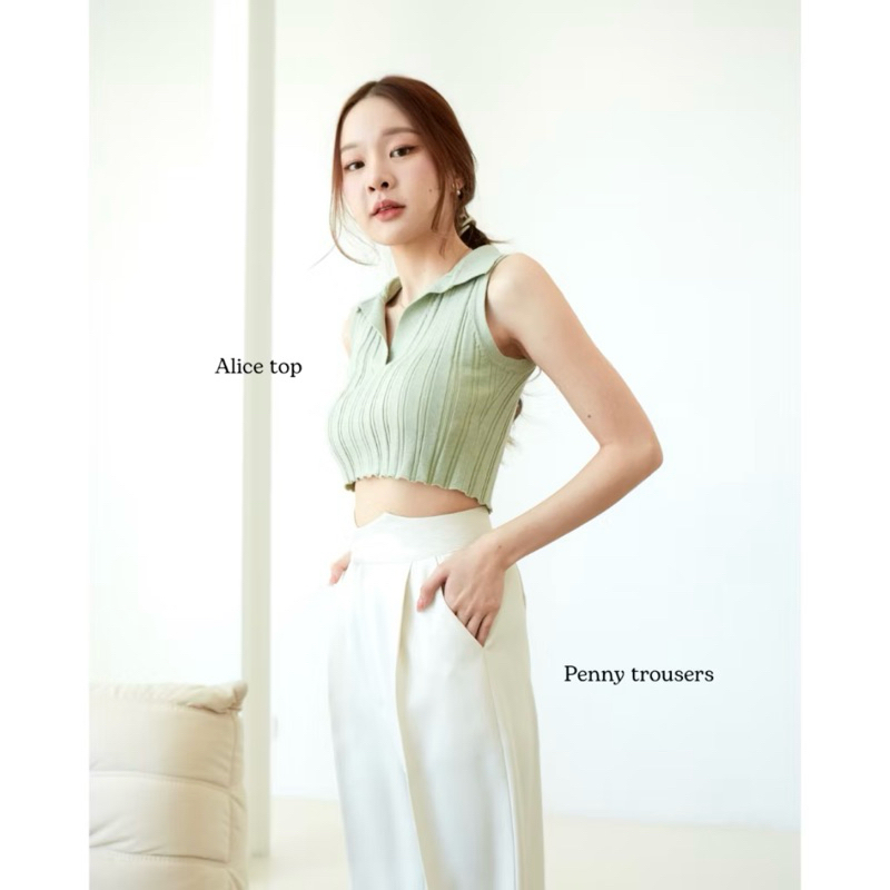 Riley apparels ส่งต่อ (ชอป450฿) เสื้อแขนกุด ทรงครอป คอปก สีเขียว Alice polo knit crop top สี pale gr