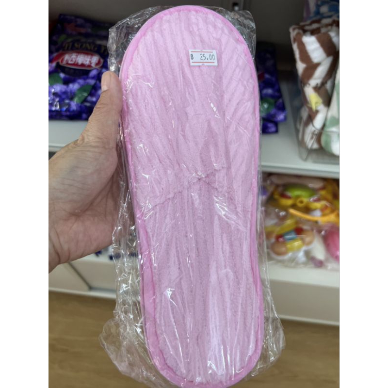 รองเท้าแตะใส่ในบ้านสีชมพู
