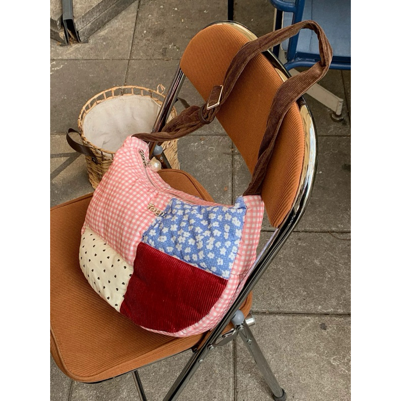 (pre-order)กระเป๋าสะพาย Tagi