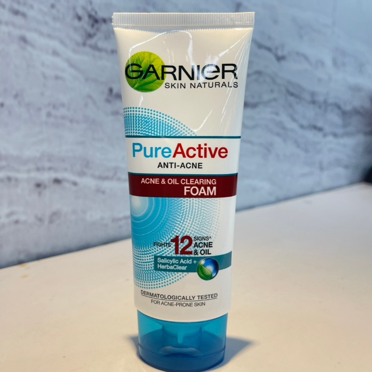 GARNIER การ์นิเย่ สกิน แนทเชอรัลส์ เพียว แอคทีฟ แอคเน่&ออยล์ เคลียริ่งโฟม ปริมาณสุทธิ 100 มล.