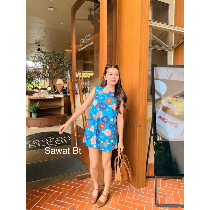 Sawat bt “Garden flower set” คอกลมแขนกุดความยาวเลยสะโพก มีซิปด้านหลัง
