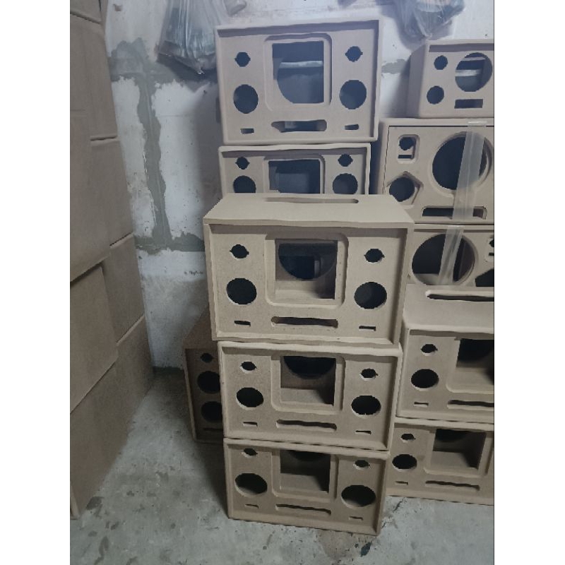 ลำโพงบลูทูธ 6.5 แบนพาส(งานหุ้มหนัง) ลำโพงบลูทูธ ลำโพงDIY กลาง 3 นิ้ว  ไม้ MDF หนา 12 mm. ลำโพงหุ้มหนัง เลือกสีเองได้