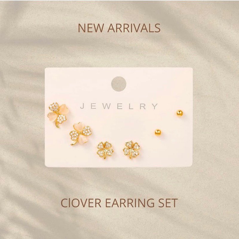 The clover earring set