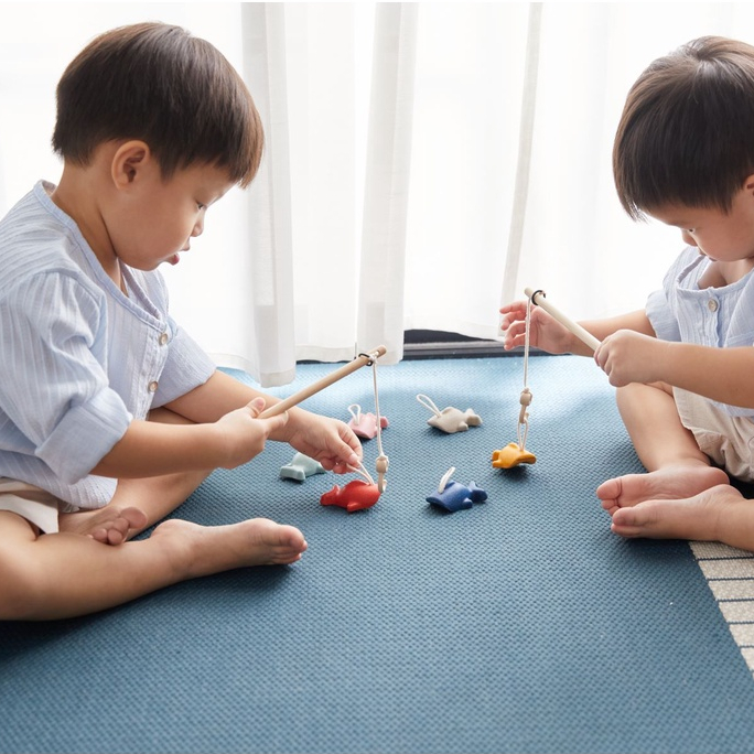 PlanToys ของเล่นไม้ 4646 Fishing Game เกมตกปลา เสริมพัฒนาการ สำหรับเด็กอายุ 3 ปี ขึ้นไป ราคา ถูกที่สุด ดีลบีเคเค แกลเลอรีภาพที่ 3
