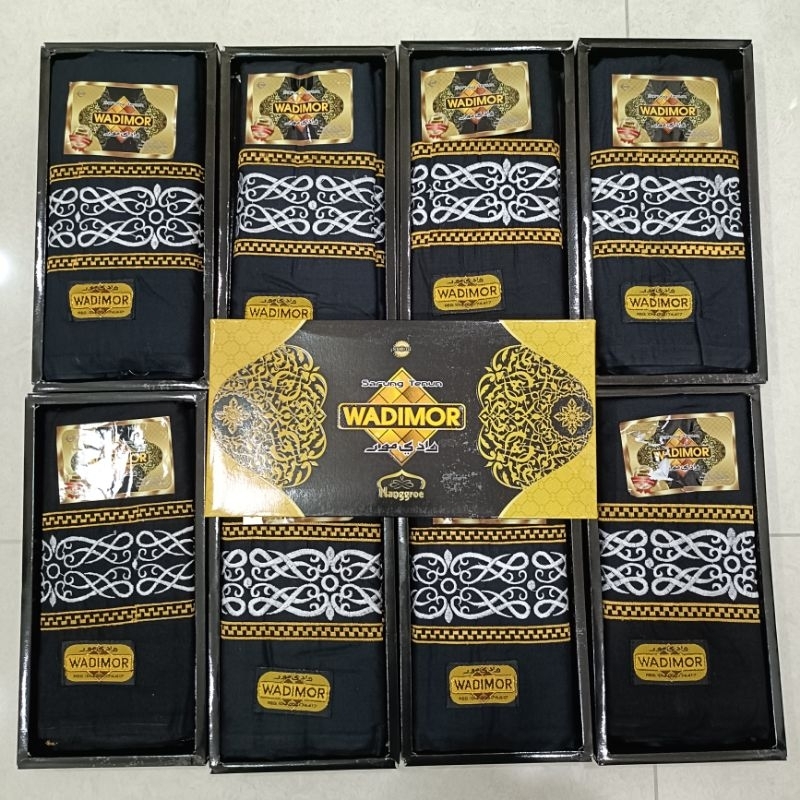 ผ้าโสร่งผู้ชาย มาใหม่งานปัก ตราWADIMOR  ลายปักด้ายทอง ผ้าสีดำ สวย ดูดี กว้าง 2 เมตร ผ้าไม่ลืน ซับน้ำดี เย็บแล้ว