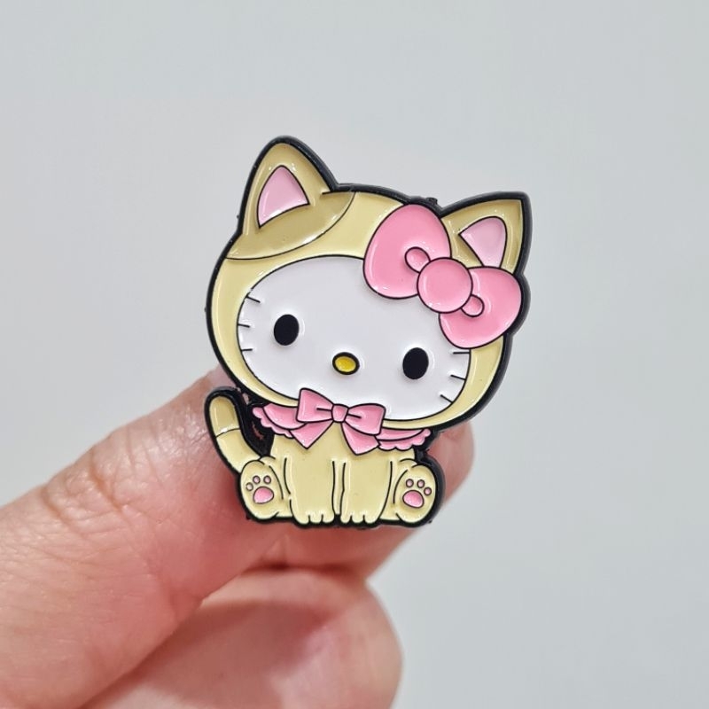 Enamel Pin / Brooch / Badge พิน เข็มกลัดแบบหมุด Sanrio Characters Kiity Cinnamoroll Kuromi My Melody Pompompurin
