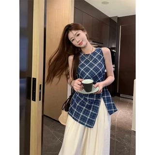 เสื้อแขนกุด คอกลมสีกรมลายสก็อต น่ารักมากแม่ กลางลำตัวเย็บจับจีบ ชายผ้าผ่าหน้า เสื้อครอป #8901