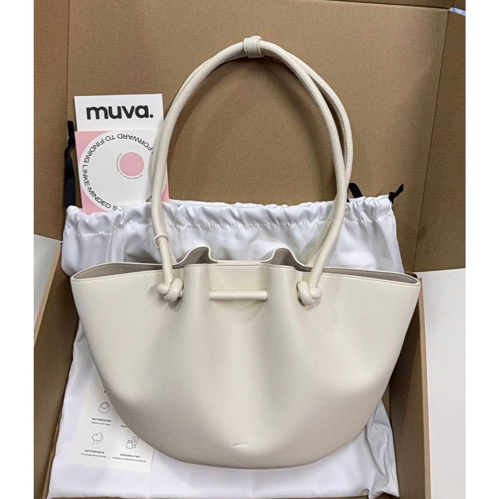 MUVA แถมพวงกุญแจของแบรนด์แบบสุ่ม