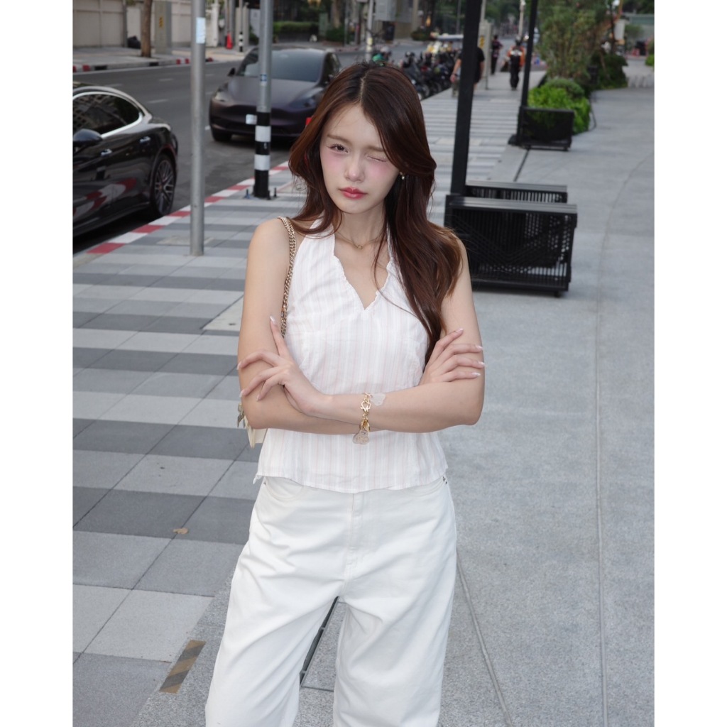 BEMYCHIC เสื้อครอปแต่งระบาย รุ่น Blink top