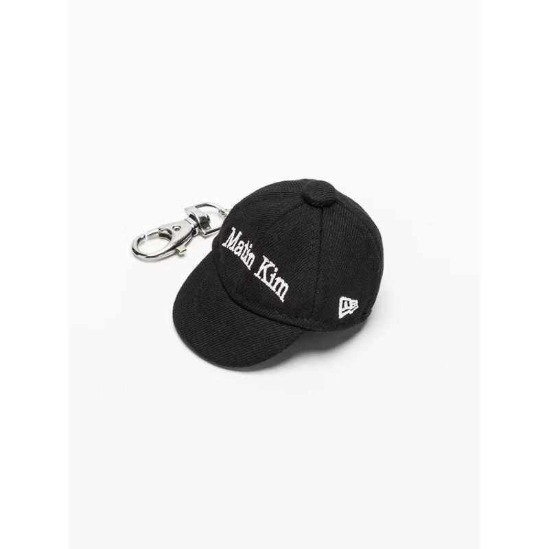 พร้อมส่ง matin kim NEWERA CAP KEY HOLDER MATIN KIM พวงกุญแจ