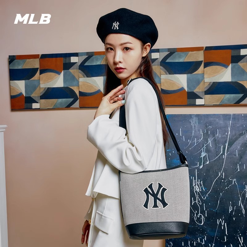 MLB แบรนด์ใหม่และเป็นของแท้100% MLB NEW YORK YANKEES/กระเป๋าสะพายไหล่ทรงตะกร้า/กระเป๋าทรงถัง