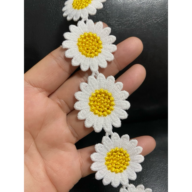 ยาว5หลา ดอก Daisy ลูกไม้ดอกเดซี่ ลูกไม้ดอกเก๊กฮวย ลูกไม้ตกแต่ง