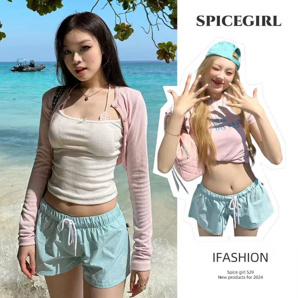 Spice Girl พร้อมส่งไทย กางเกงขาสั้นกีฬาเอวต่ำสีสัน กางเกงขาสั้นชายหาด เหมาะสำหรับชายหาด น่ารักและเซ็กซี่ ใส่ในวันหยุด