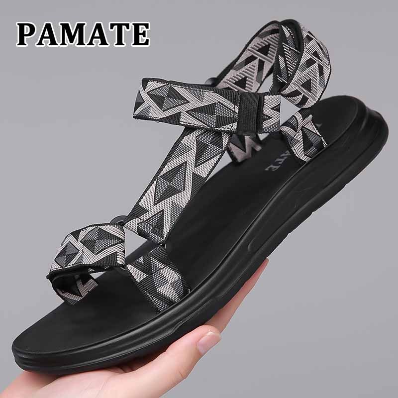 PAMATEรองเท้าผู้ชาย คือรองเท้าคู่หนึ่งที่คลาสสิกและเบาสบายมาก สามารถสวมเป็นรองเท้าแตะและรองเท้าแตะวอร์มได้