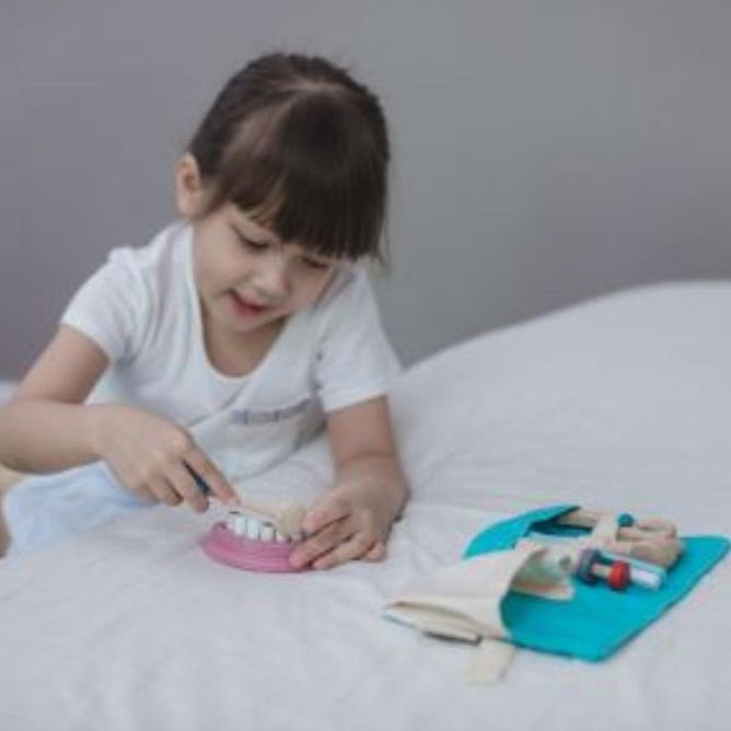 PlanToys ของเล่นไม้ 3493 Dentist Set ชุดหมอฟัน เสริมพัฒนาการ สำหรับเด็กอายุ 3 ปี ขึ้นไป — صورة 3