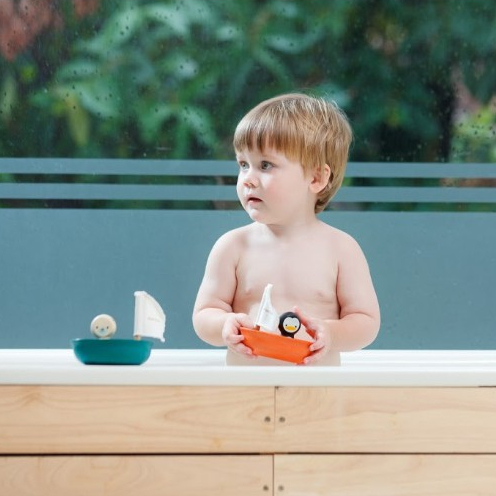 PlanToys قارب شراعي بطريق خشبي — صورة 3