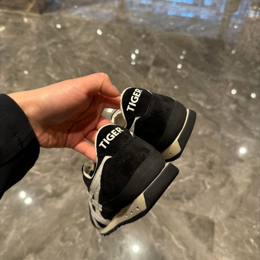 Onitsuka Tiger Ultimate 81 Nm หนังกลับสองชั้น แฟชั่น รองเท้าลําลองชีวิต