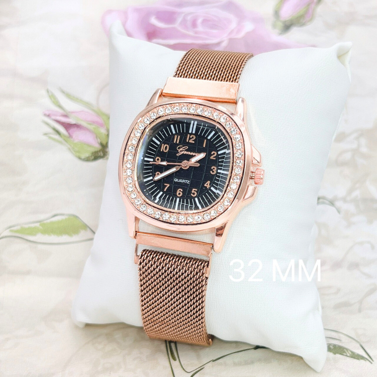 GENEVA  นาฬิกาข้อมือผู้หญิงที่มีหน้าปัดทรงสี่เหลี่ยมจัตุรัสและสายสเตนเลสสตีลแบบเหล็ก