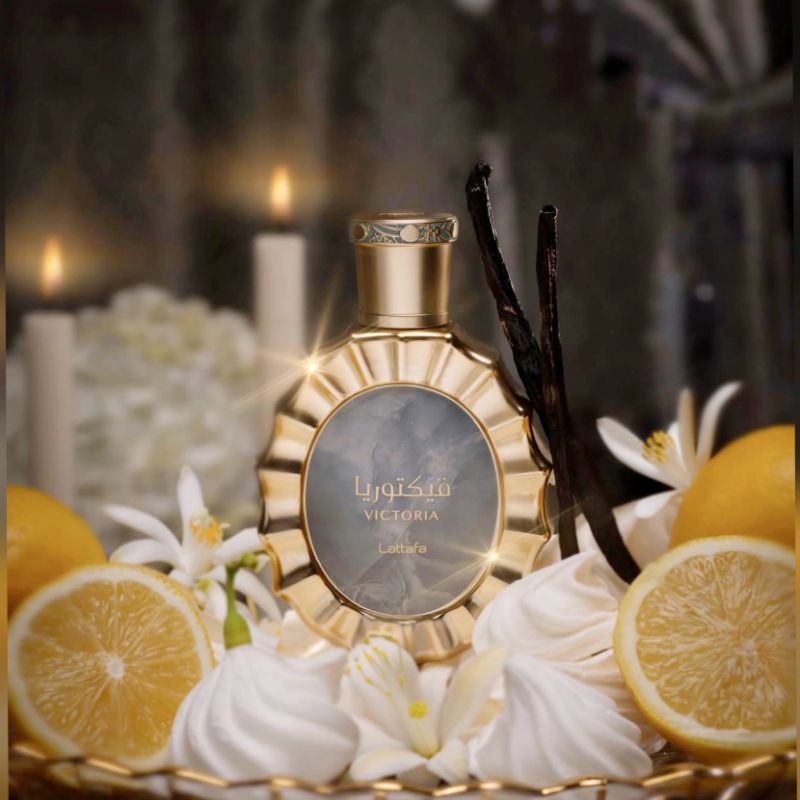 Victoria Eau de Parfum Spray 100ML (3.4 ออนซ์) By Lattafa กลิ่นเลมอนสดชื่น เนโรลีนุ่มนวล และวานิลลา เพื่อกลิ่นหอมหวาน