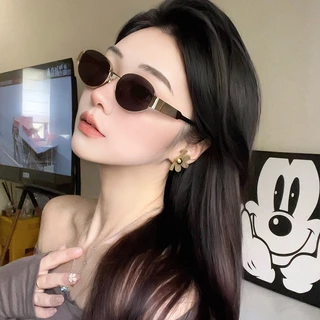 แว่นกันแดดแบบชิ้นเดียวโลหะสไตล์หรูหราน้ำหนักเบาระดับไฮเอนด์สำหรับดาราหญิงสไตล์คนมีเงินสูงวัย แว่นกันแดดกันลมสำหรับการเดิ