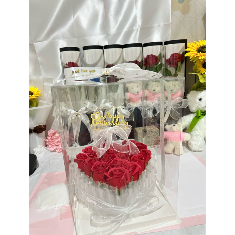 เค้กดอกกุหลาบสบู่สีแดงรูปหัวใจใส่ธนบัตรได้28,34ใบพร้อมป้ายAnniversaryวันครบรอบ(เปลี่ยนป้ายHappy birt