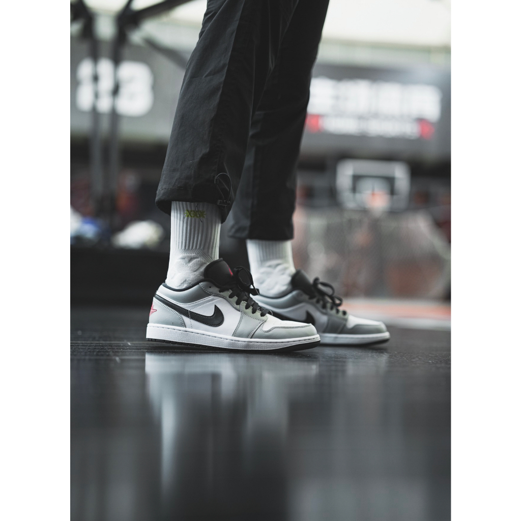 【100% original💯%】AIR JORDAN 1 LOW LIGHT SMOKE GREY 1 LOW แบรนด์ใหม่ รองเท้ากีฬาชายและหญิง